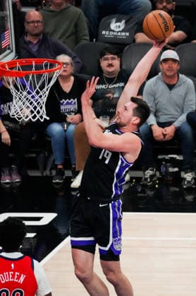 (260306) -- SACRAMENTO, March 6, 2026 -- Drew Eubanks of Sacramento Kings dunks during the 2025-2026 NBA, Basketball Herren, USA regular season basketball game between New Orleans Pelicans and Sacramento Kings in Sacramento, the United States, March 5, 2026. (Photo by Sun Yuxuan Xinhua) (SP)U.S.-SACRAMENTO-BASKETBALL-NBA-PELICANS VS KINGS WuxXiaoling 