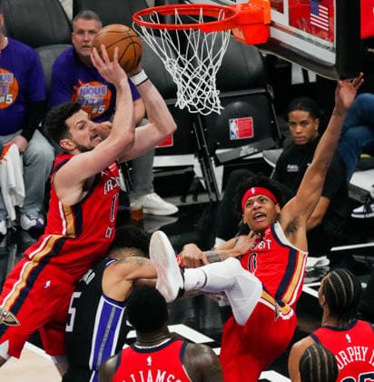 (260306) -- SACRAMENTO, March 6, 2026 -- Karlo Matkovic (top) of New Orleans Pelicans competes during the 2025-2026 NBA, Basketball Herren, USA regular season basketball game between New Orleans Pelicans and Sacramento Kings in Sacramento, the United States, March 5, 2026. (Photo by Sun Yuxuan Xinhua) (SP)U.S.-SACRAMENTO-BASKETBALL-NBA-PELICANS VS KINGS WuxXiaoling 
