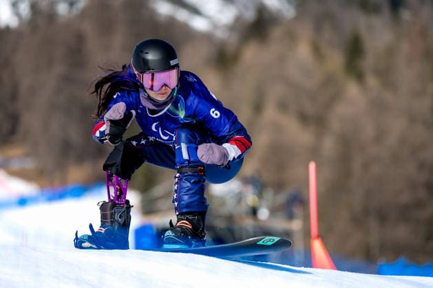 Sport Bilder des Tages PARALYMPICS - Winter Paralympics Milano Cortina 2026 CORTINA D AMPEZZO,ITALY,06.MAR.26 - PARALYMPICS - Paralympic Winter games, Winterspiele,Spiele, Summer games Milano Cortina 2026, preview, Para Snowboard, training. Image shows Brenna Huckaby (USA).  GEPAxpictures xMatthiasxTrinkl