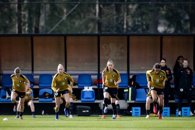ZEIST - The players during a training session prior to the Dutch women s World Cup qualifying match against Ireland. ROBIN VAN LONKHUIJSEN ANP xVIxANPxSportx xxANPxIVx 552572564 originalFilename: 552572564.jpg