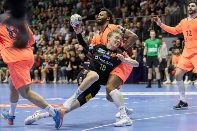 05 03 2026, xgox, Handball EHF Champions League SC Magdeburg FC Barcelona v l Gisli Thorgeir Kristjansson Magdeburg, 10 , Timothey N guessan N guessan, Barcelona, 19 duel, duel, fight, tackle Magdeburg