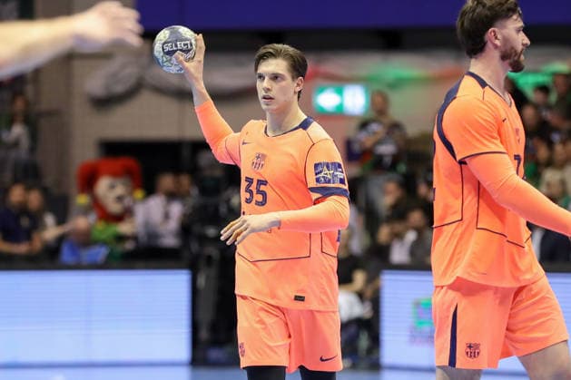 05 03 2026, xgox, Handball EHF Champions League SC Magdeburg FC Barcelona v l Domen Makuc Barcelona, 35 on the ball, plays the ball Magdeburg