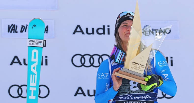 ALPINE SKIING - FIS WC Val di Fassa VAL DI FASSA,ITALY,06.MAR.26 - ALPINE SKIING - FIS World Cup, downhill, ladies. Image shows the rejoicing of Laura Pirovano (ITA). Keywords: trophy.  GEPAxpictures xThomasxBachun