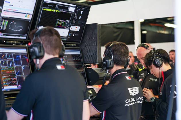 MELBOURNE, AUSTRALIA - MARCH 6: Cadillac team analysig data on screen during practice ahead of the F1 Grand Prix of Australia at Albert Park Circuit on March 6, 2026 in Melbourne, Australia.(Photo by Qian Jun Paddocker-SPP)  Copyright: xQianxJunx xPaddocker-SPPx Sportspressphoto_SPR103260