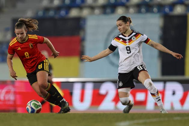 Karlijn Helsen Belgium and Sophie Weidauer Germany in a duel during the match between Germany U23 and Belgium U23, Lohrheidestadion on 06 March 2026 in Bochum, Germany Photo by Oliver Kaelke DeFodi Images Karlijn Helsen Belgium and Sophie Weidauer Germany battle for the ball during the match between Germany and Belgium at Lohrheidestadion on March 6, 2026 in Bochum, Germany Photo by Oliver Kaelke DeFodi Images DFL regulations prohibit any use of photographs as image sequences and or quasi video Photo by Oliver Kaelke DeFodi Images