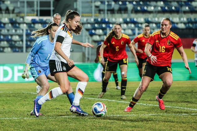 Sport, Football, U23 Womens National Team Season 2025 2026 International Match Germany U23 Belgium U23 06 03 2026, Lohrheidestadion Aude Waldbillig Belgium, 1 Mara Alber Germany, 7 Margaux Martle Belgium, 16 Bochum Wattenscheid Lohrheidestadion Nordrhein Westfalen Germany