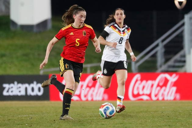 Wattenscheid, Deutschland 06. März 2026: Frauen U23 Länderspiel 2025 2026 Deutschland gegen Belgien Im Bild: v. li. im Zweikampf Fran Meersman (Belgien) und Ilayda Aciköz Acikoez (Deutschland) Lohrheidestadion Nordrhein Westfalen Copyright: xFotostandx xvanxderxVeldenx