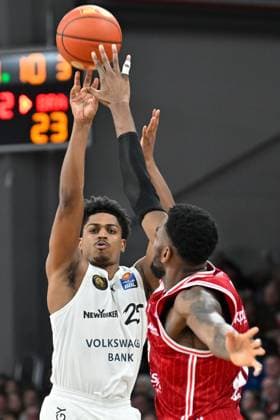 BAMBERG 06 03 2026 Basketball easycredit 1 Basketball Bundesliga 22 Matchday Bamberg Baskets vs Basketball Lions Braunschweig Grant Sherfield 25, Basketball Lions Braunschweig vs Ejofor Onu 35, Bamberg Baskets Bamberg Baskets vs Basketball Lions Braunschweig