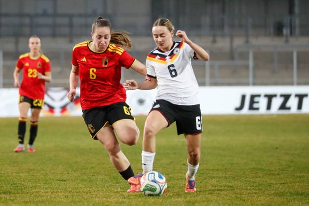 Wattenscheid, Germany 06 March 2026 Womens U23 international match 2025 2026 Germany v Belgium Pictured from left in a duel Lena Hubaut Belgium and Sofie Zdebel Germany Lohrheidestadion Nordrhein Westfalen Copyright: xFotostandx xvanxderxVeldenx