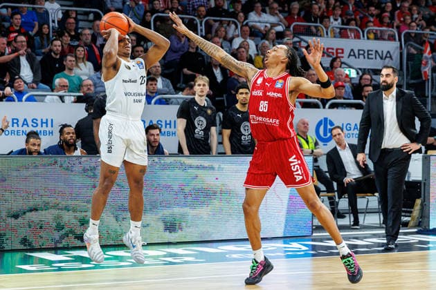 Grant Sherfield Basketball Loewen Braunschweig, 25 , Austin Crowley BMA365 Bamberg Baskets, 85 , BMA365 Bamberg Baskets vs Basketball Loewen Braunschweig, Basketball, easyCredit BBL, 22 Matchday, 06 03 2026 BMA365 Bamberg Baskets vs Basketball Loewen Braunschweig, Basketball, easyCredit BBL, 22 Matchday, 06 03 2026 Bamberg Copyright: xEibner-Pressefoto G.xSantemizx EP_EER