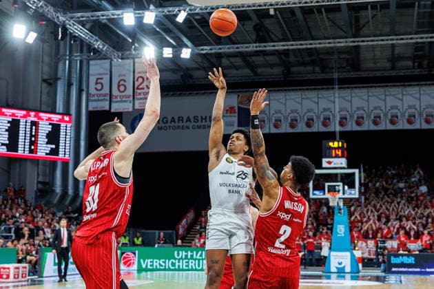 Daniel Keppeler BMA365 Bamberg Baskets, 31 , Grant Sherfield Basketball Loewen Braunschweig, 25 , Ibi Watson BMA365 Bamberg Baskets, 02 , BMA365 Bamberg Baskets vs Basketball Loewen Braunschweig, Basketball, easyCredit BBL, 22 Matchday, 06 03 2026 BMA365 Bamberg Baskets vs Basketball Loewen Braunschweig, Basketball, easyCredit BBL, 22 Matchday, 06 03 2026 Bamberg Copyright: xEibner-Pressefoto G.xSantemizx EP_EER
