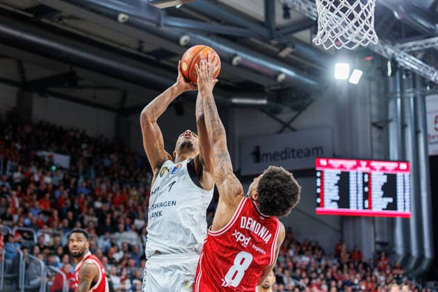 David NGuessan Basketball Loewen Braunschweig, 01 , Demarcus Demonia BMA365 Bamberg Baskets, 08 , BMA365 Bamberg Baskets vs Basketball Loewen Braunschweig, Basketball, easyCredit BBL, 22 Matchday, 06 03 2026 BMA365 Bamberg Baskets vs Basketball Loewen Braunschweig, Basketball, easyCredit BBL, 22 Matchday, 06 03 2026 Bamberg Copyright: xEibner-Pressefoto G.xSantemizx EP_EER