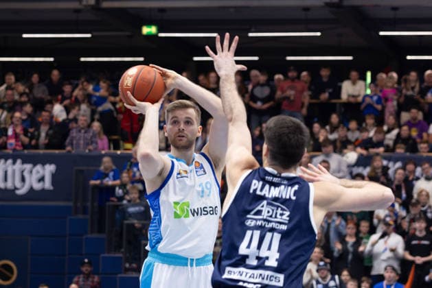 Till Pape Skyliners, 19 , Jure Planinic MBC, 44 , Syntainics MBC vs Skyliners Frankfurt, Basketball, 1 Bundesliga, Men, 22 Matchday, Main Round, Season 2025 26, 06 03 2026 Weißenfels Stadthalle Sachsen Anhalt Germany