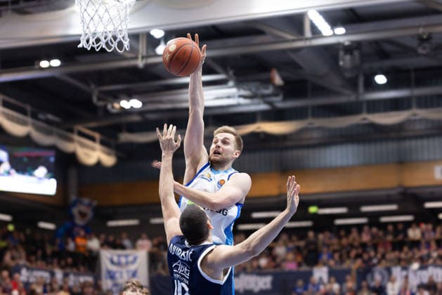 Till Pape Skyliners, 19 , Nemanja Djurisic MBC, 42 , Syntainics MBC vs Skyliners Frankfurt, Basketball, 1 Bundesliga, Men, 22 Matchday, Main Round, Season 2025 26, 06 03 2026 Weißenfels Stadthalle Sachsen Anhalt Germany