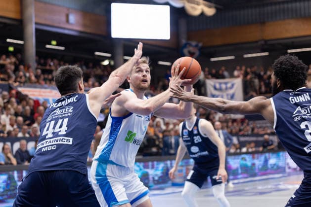 Jure Planinic MBC, 44 , Till Pape Skyliners, 19 , RJ Gunn MBC, 21 , Syntainics MBC vs Skyliners Frankfurt, Basketball, 1 Bundesliga, Men, 22 Matchday, Main Round, Season 2025 26, 06 03 2026 Weißenfels Stadthalle Sachsen Anhalt Germany