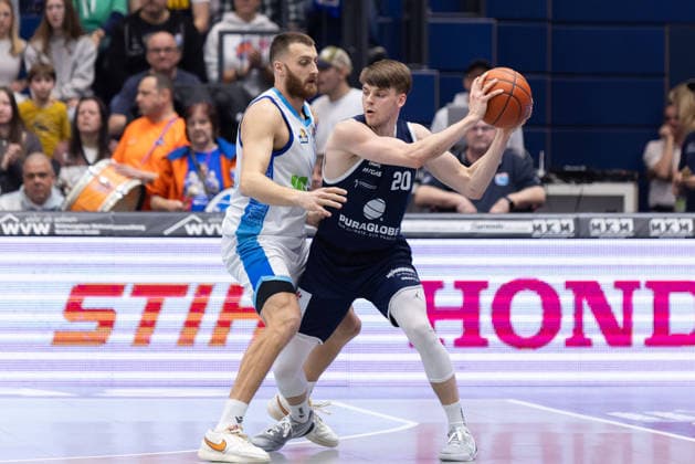Radii Caisin Skyliners, 16 , Perttu Blomgren MBC, 20 , Syntainics MBC vs Skyliners Frankfurt, Basketball, 1 Bundesliga, Men, 22 Matchday, Main Round, Season 2025 26, 06 03 2026 Weißenfels Stadthalle Sachsen Anhalt Germany