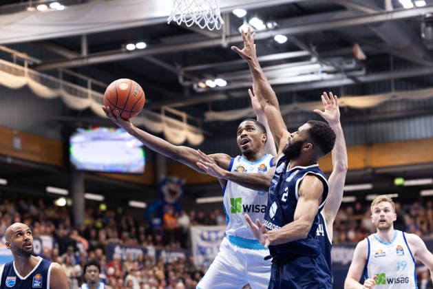 William Christmas Skyliners, 8 , Andrew Harrison MBC, 2 , Syntainics MBC vs Skyliners Frankfurt, Basketball, 1 Bundesliga, Men, 22 Matchday, Main Round, Season 2025 26, 06 03 2026 Weißenfels Stadthalle Sachsen Anhalt Germany