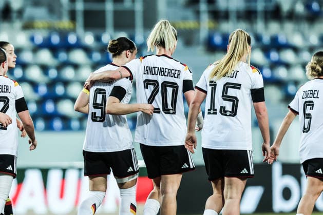 Sport, Football, U23 Womens National Team Season 2025 2026 International match Germany U23 Belgium U23 06 03 2026, Lohrheidestadion Goal celebration Germany after the goal to 1 0 by Sophie Weidauer Germany, 9 the players are happy Bochum Wattenscheid Lohrheidestadion Nordrhein Westfalen Germany