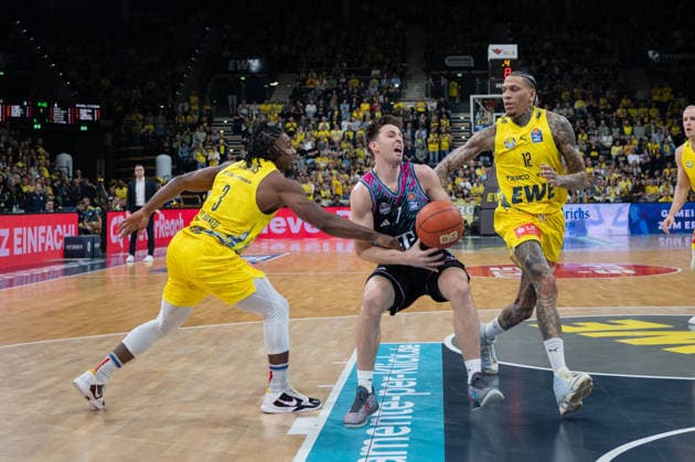GER, Basketball, easy Credit BBL, EWE Baskets Oldenburg vs Telekom Baskets Bonn 06 03 2026, EWE Arena, Oldenburg, GER, easy Credit BBL, EWE Baskets Oldenburg vs Telekom Baskets Bonn, in the picture Grayson MURPHY Telekom Baskets Bonn 7 Chris CLEMONS EWE Baskets Oldenburg 3 Michale KYSER EWE Baskets Oldenburg 12 nordphotoxgmbhx xRojahn nph00310