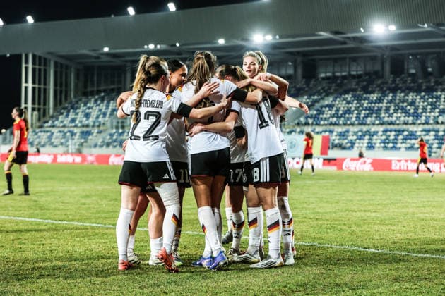 Sport, Football, U23 Womens National Team Season 2025 2026 International match Germany U23 Belgium U23 06 03 2026, Lohrheidestadion Goal celebration Germany after the goal to 2 1 by Luca Birkholz Germany, 18 the players are happy Bochum Wattenscheid Lohrheidestadion Nordrhein Westfalen Germany