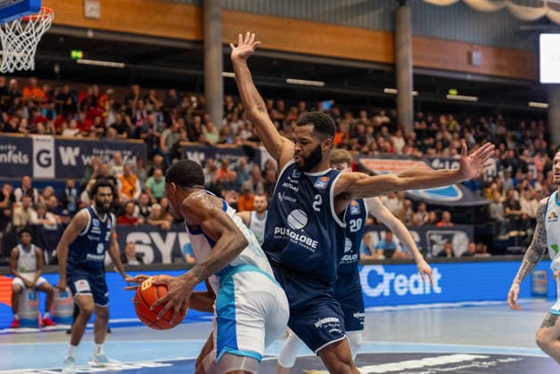 Andrew Harrison Syntainics MBC, 02 defends an attack of Skyliners Frankfurt Syntainics MBC vs Skyliners Frankfurt, Basketball, 1 Basketball Bundesliga, 22 Matchday, Season 2025 2026, 06 03 2026 Syntainics MBC vs Skyliners Frankfurt, Basketball, 1 Basketball Bundesliga, 22 Matchday, Season 2025 2026, 06 03 2026 Weissenfels Copyright: xEibner-Pressefoto PiaxSchindlerx EP_PSR