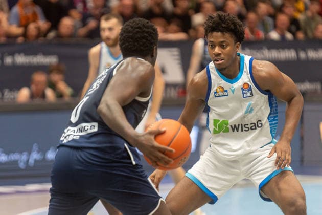 Nahiem Alleyne Skyliners Frankfurt, 04 defends against Khyri Thomas Syntainics MBC, 00 Syntainics MBC vs Skyliners Frankfurt, Basketball, 1 Basketball Bundesliga, 22 Matchday, Season 2025 2026, 06 03 2026 Syntainics MBC vs Skyliners Frankfurt, Basketball, 1 Basketball Bundesliga, 22 Matchday, Season 2025 2026, 06 03 2026 Weissenfels Copyright: xEibner-Pressefoto PiaxSchindlerx EP_PSR