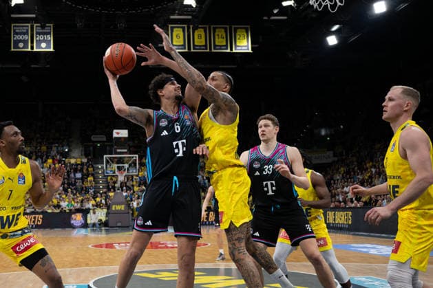 GER, Basketball, easy Credit BBL, EWE Baskets Oldenburg vs Telekom Baskets Bonn 06 03 2026, EWE Arena, Oldenburg, GER, easy Credit BBL, EWE Baskets Oldenburg vs Telekom Baskets Bonn, pictured Michael KESSENS Telekom Baskets Bonn 6 Michale KYSER EWE Baskets Oldenburg 12 Patrick HECKMANN Telekom Baskets Bonn 33 nordphotoxgmbhx xRojahn nph00310