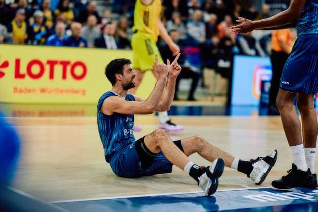 Scene with Mateo Seric 21 MLP Academics Heidelberg on the floor on the court easyCredit BBL MLP Academics Heidelberg - Alba Berlin 06 03 2026 Copyright: xspeedshotx