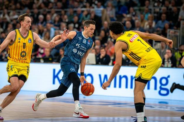Scene with Ryan Mikesell 33 MLP Academics Heidelberg dribbling while Jack Kayil 7 Alba Berlin and Moses Wood 11 Alba Berlin defend easyCredit BBL MLP Academics Heidelberg - Alba Berlin 06 03 2026 Copyright: xspeedshotx