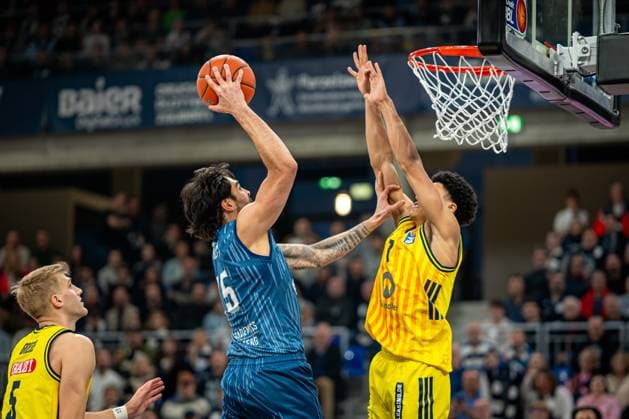 Game action with Sam Griesel 5 Alba Berlin at the basket easyCredit BBL MLP Academics Heidelberg - Alba Berlin 06 03 2026 Copyright: xspeedshotx