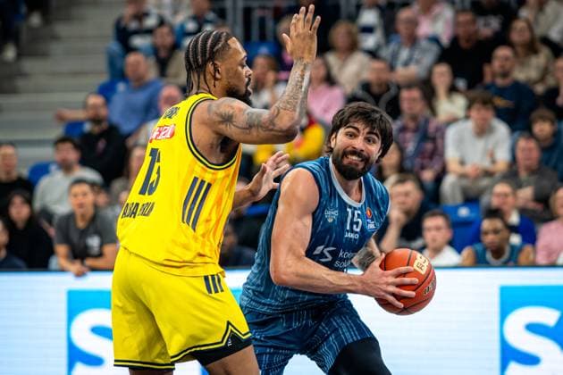 Scene with Marcel Keßen 15 MLP Academics Heidelberg and Jwan Roberts 13 Alba Berlin in action easyCredit BBL MLP Academics Heidelberg - Alba Berlin 06 03 2026 Copyright: xspeedshotx