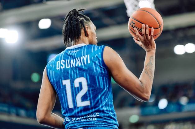 Game action with Osun Osunniyi 12 MLP Academics Heidelberg in blue jersey with ball in hand easyCredit BBL MLP Academics Heidelberg - Alba Berlin 06 03 2026 Copyright: xspeedshotx