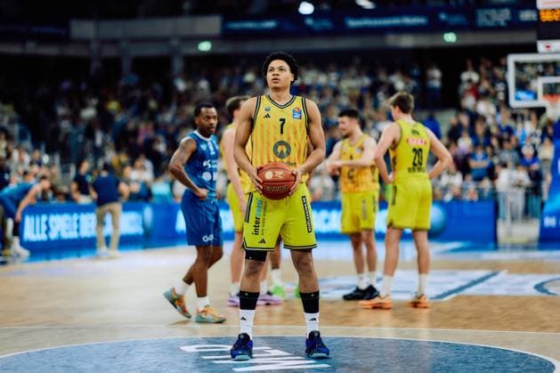 Game action with Jack Kayil 7 Alba Berlin and DJ Horne 0 MLP Academics Heidelberg in the middle of the pitch easyCredit BBL MLP Academics Heidelberg - Alba Berlin 06 03 2026 Copyright: xspeedshotx