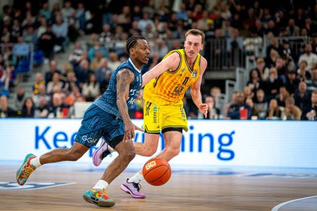 Scene with Moses Wood 11 Alba Berlin and DJ Horne 0 MLP Academics Heidelberg in action easyCredit BBL MLP Academics Heidelberg - Alba Berlin 06 03 2026 Copyright: xspeedshotx