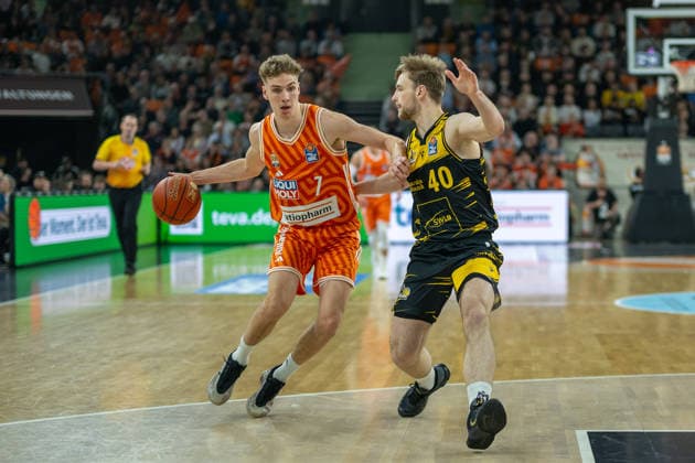Tobias Jensen ratiopharm ulm, 07 , Simon Feneberg MHP RIESEN Ludwigsburg, 40 , GER, ratiopharm Ulm vs MHP Riesen Ludwigsburg, Basketball Bundesliga, easycredit BBL, 22 Matchday, Season 2025 2026, 06 03 2026, GER, ratiopharm Ulm vs MHP Riesen Ludwigsburg, Basketball Bundesliga, easycredit BBL, 22 Matchday, Season 2025 2026, 06 03 2026 New Ulm Copyright: xEibner-Pressefoto SaschaxWaltherx EP_EER