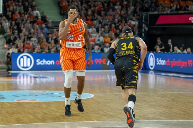 Joel Soriano ratiopharm ulm, 12 , Gavin Schilling MHP RIESEN Ludwigsburg, 34 , GER, ratiopharm Ulm vs MHP Riesen Ludwigsburg, Basketball Bundesliga, easycredit BBL, 22 Matchday, Season 2025 2026, 06 03 2026, GER, ratiopharm Ulm vs MHP Riesen Ludwigsburg, Basketball Bundesliga, easycredit BBL, 22 Matchday, Season 2025 2026, 06 03 2026 New Ulm Copyright: xEibner-Pressefoto SaschaxWaltherx EP_EER