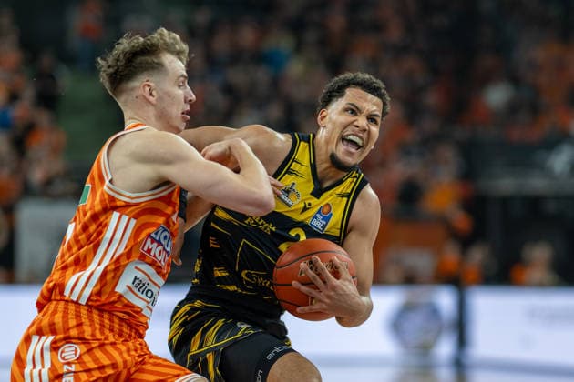 Tobias Jensen ratiopharm ulm, 07 , Brandon Tischler MHP RIESEN Ludwigsburg, 24 , GER, ratiopharm Ulm vs MHP Riesen Ludwigsburg, Basketball Bundesliga, easycredit BBL, 22 Matchday, Season 2025 2026, 06 03 2026, GER, ratiopharm Ulm vs MHP Riesen Ludwigsburg, Basketball Bundesliga, easycredit BBL, 22 Matchday, Season 2025 2026, 06 03 2026 New Ulm Copyright: xEibner-Pressefoto SaschaxWaltherx EP_EER