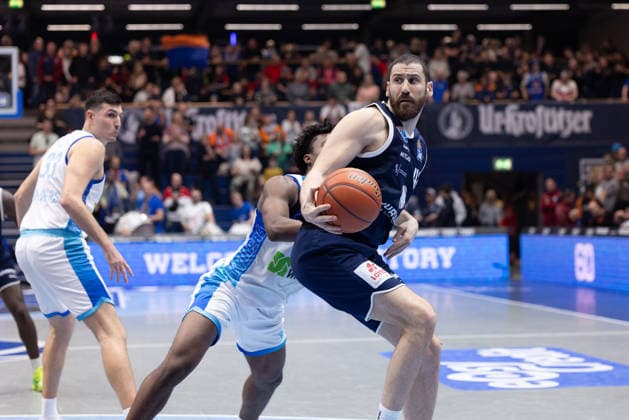 Nemanja Djurisic MBC, 42 , Nahiem Alleyne Skyliners, 4 , Syntainics MBC vs Skyliners Frankfurt, Basketball, 1 Bundesliga, Men, 22 Matchday, Main Round, Season 2025 26, 06 03 2026 Weißenfels Stadthalle Sachsen Anhalt Germany