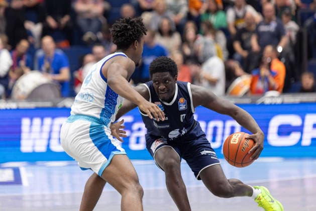 Nahiem Alleyne Skyliners, 4 , Khyri Thomas MBC, 0 , Syntainics MBC vs Skyliners Frankfurt, Basketball, 1 Bundesliga, Men, 22 Matchday, Main Round, Season 2025 26, 06 03 2026 Weißenfels Stadthalle Sachsen Anhalt Germany