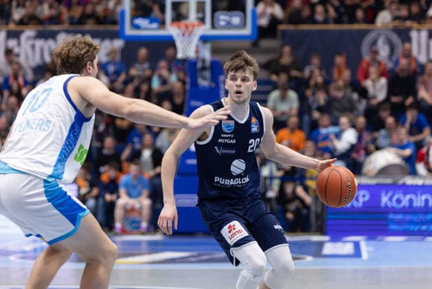 Jacob Holt Skyliners, 10 , Perttu Blomgren MBC, 20 , Syntainics MBC vs Skyliners Frankfurt, Basketball, 1 Bundesliga, Men, 22 Matchday, Main Round, Season 2025 26, 06 03 2026 Weißenfels Stadthalle Sachsen Anhalt Germany