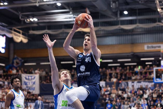 Jacob Holt Skyliners, 10 , Jure Planinic MBC, 44 , Syntainics MBC vs Skyliners Frankfurt, Basketball, 1 Bundesliga, Men, 22 Matchday, Main Round, Season 2025 26, 06 03 2026 Weißenfels Stadthalle Sachsen Anhalt Germany