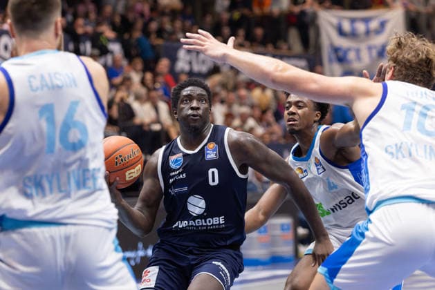 Khyri Thomas MBC, 0 , Nahiem Alleyne Skyliners, 4 , Syntainics MBC vs Skyliners Frankfurt, Basketball, 1 Bundesliga, Men, 22 Matchday, Main Round, Season 2025 26, 06 03 2026 Weißenfels Stadthalle Sachsen Anhalt Germany