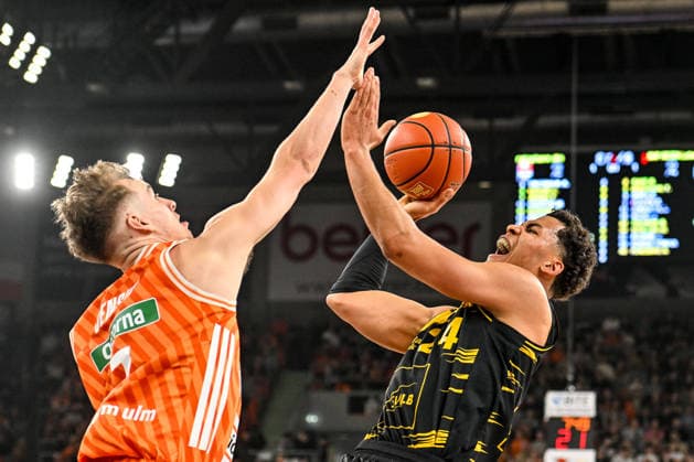 GER, BBL, ratiopharm Ulm vs MHP Riesen Ludwigsburg 06 03 2026, ratiopharm arena, Neu Ulm, GER, BBL, ratiopharm Ulm vs MHP Riesen Ludwigsburg, in the picture Tobias Brahe Jensen Ulm, 7 , Brandon Tischler Ludwigsburg, 24 nordphotoxGmbHx xHafner nph00200