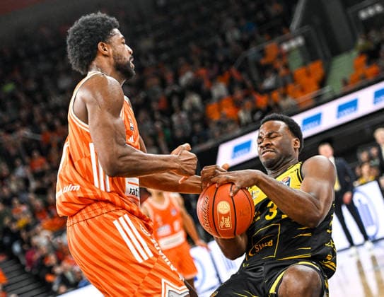 GER, BBL, ratiopharm Ulm vs MHP Riesen Ludwigsburg 06 03 2026, ratiopharm arena, Neu Ulm, GER, BBL, ratiopharm Ulm vs MHP Riesen Ludwigsburg, pictured Malik Osborne Ulm, 10 , Maxwell Dongmo Temoka Ludwigsburg, 39 nordphotoxGmbHx xHafner nph00200