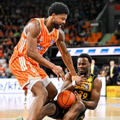 GER, BBL, ratiopharm Ulm vs MHP Riesen Ludwigsburg 06 03 2026, ratiopharm arena, Neu Ulm, GER, BBL, ratiopharm Ulm vs MHP Riesen Ludwigsburg, pictured Malik Osborne Ulm, 10 , Maxwell Dongmo Temoka Ludwigsburg, 39 nordphotoxGmbHx xHafner nph00200