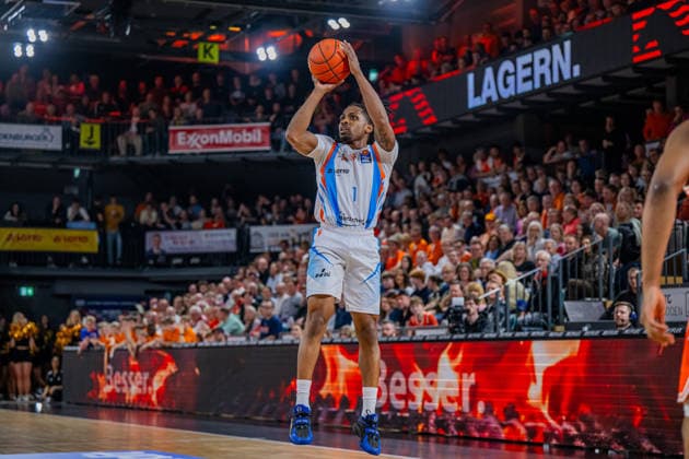 1 Basketball Bundesliga, easyCredit BBL, Season 2025 2026, Men, Main Round, 22 Matchday, 06 03 2026, RASTA Vechta Science City Jena Uchenna Iroegbu 01 Science City Jena at Jumpshot Vechta RASTA Dome Lower Saxony Germany