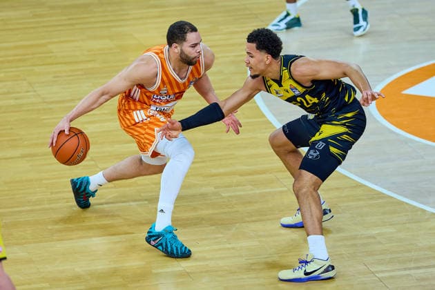 Christopher Ledlum ratiopharm ulm, 04 , Brandon Tischler MHP Riesen Ludwigsburg, 24 GER, ratiopharm ulm vs MHP Riesen Ludwigsburg, Basketball, 22 Matchday, EasyCredit BBL, Season 2025 2026, 06 03 2026 GER, ratiopharm ulm vs MHP Riesen Ludwigsburg, Basketball, 22 Matchday, EasyCredit BBL, Season 2025 2026, 06 03 2026 New Ulm Copyright: xEibner-Pressefoto GeraldxOelze-dexStoppanyx EP_ODS