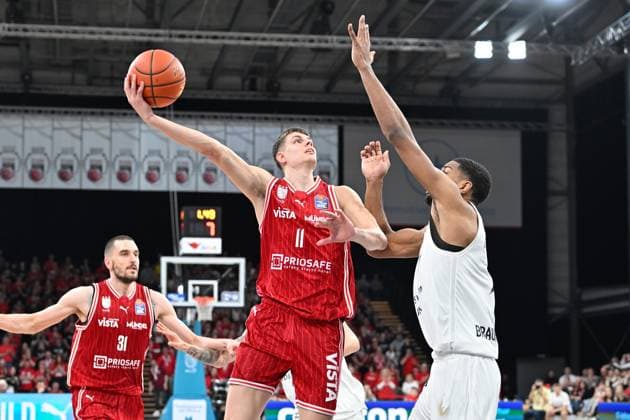 BAMBERG 06 03 2026 Basketball easycredit 1 Basketball Bundesliga 22 Matchday Bamberg Baskets vs Basketball Lions Braunschweig Richard Balint 11, Bamberg Baskets vs David NGuessan 1, Basketball Lions Braunschweig Bamberg Baskets vs Basketball Lions Braunschweig