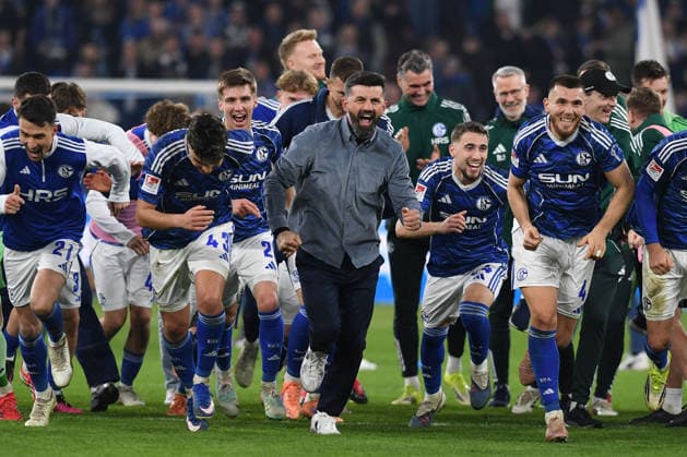 Spieler und Trainer Miron Muslic (FC Schalke 04) Jubel, jubeln waehrend des Spiels der 2. Bundesliga zwischen FC Schalke 04 und Arminia Bielefeld, Veltins-Arena am 06. March 2026 in Gelsenkirchen, Deutschland. (Foto von Ralf Treese DeFodi Images) +++ Spieler und Trainer Miron Muslic (FC Schalke 04) celebrates, celebrating during the 2. Bundesliga match between FC Schalke 04 and Arminia Bielefeld at Veltins-Arena on March 6, 2026 in Gelsenkirchen, Germany. (Photo by Ralf Treese DeFodi Images) (Photo by Ralf Treese DeFodi Images) - *** Player and coach Miron Muslic FC Schalke 04 celebrating, cheering during the 2 Bundesliga match between FC Schalke 04 and Arminia Bielefeld, Veltins Arena on March 06, 2026 in Gelsenkirchen, Germany Photo by Ralf Treese DeFodi Images Player and coach Miron Muslic FC Schalke 04 celebrates, celebrating during the 2 Bundesliga match between FC Schalke 04 and Arminia Bielefeld at Veltins Arena on March 6, 2026 in Gelsenkirchen, Germany Photo by Ralf Treese DeFodi Images Photo by Ralf Treese DeFodi Images