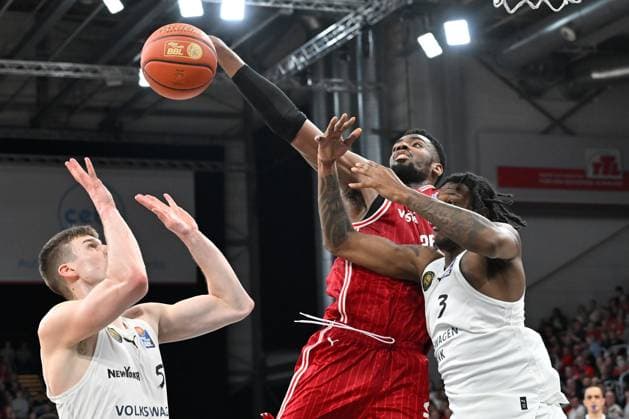 BAMBERG 06 03 2026 Basketball easycredit 1 Basketball Bundesliga 22 Matchday Bamberg Baskets vs Basketball Löwen Braunschweig Ejofor Onu 35, Bamberg Baskets vs Luka Scuka 5, Basketball Löwen Braunschweig and Josh Hawley 3, Basketball Löwen Braunschweig Bamberg Baskets vs Basketball Löwen Braunschweig